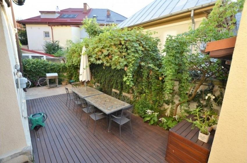 Casă cu 9 camere cu Garaj în Floreasca
