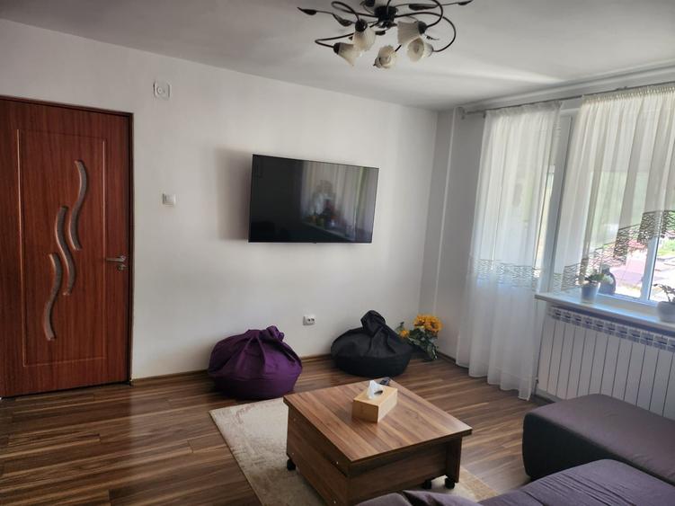 Apartament cu 3 camere semidecomandat în Est