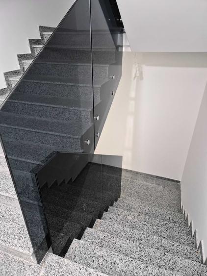Apartament cu 3 camere decomandat în Exterior Vest