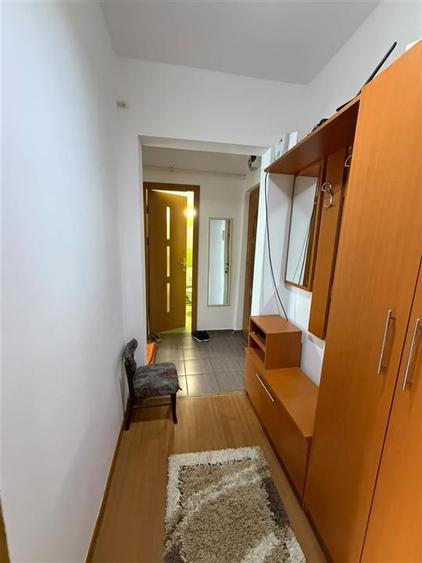 Apartament cu 4 camere decomandat în Târgu Cucu