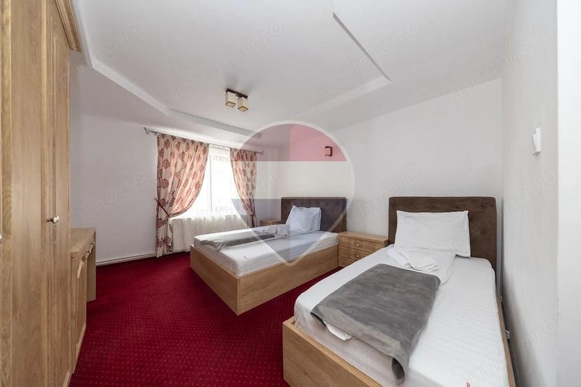 Casă cu 13 camere cu Teren 869 Mp în Central