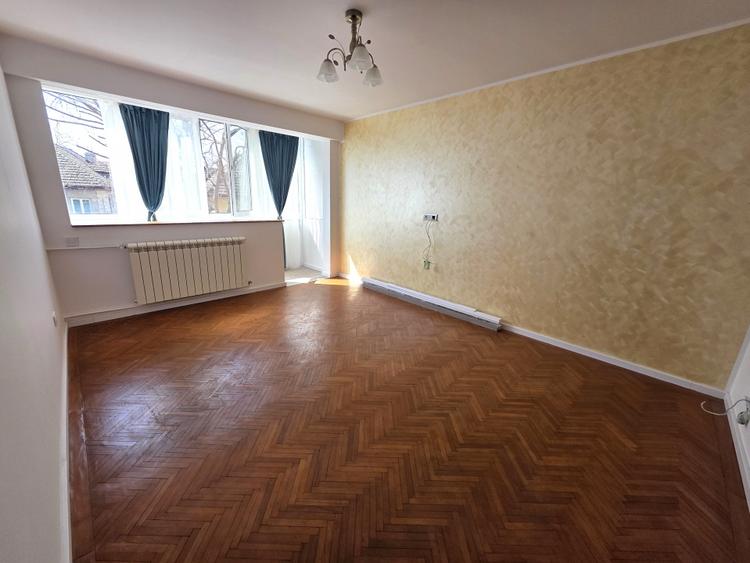 Apartament cu 2 camere decomandat, mobilat în Eroii Revoluției
