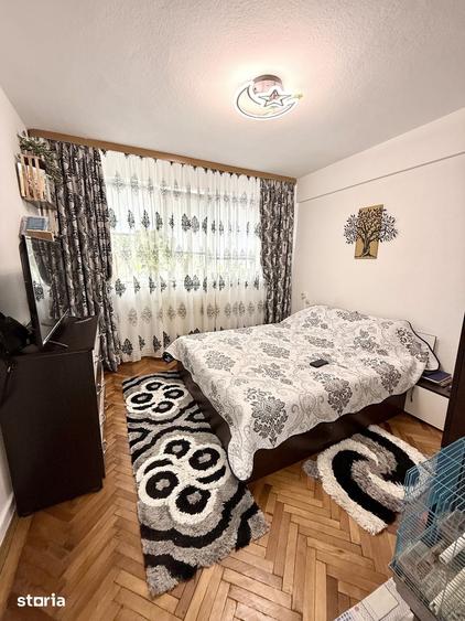 Apartament cu 3 camere semidecomandat în Calea Galați