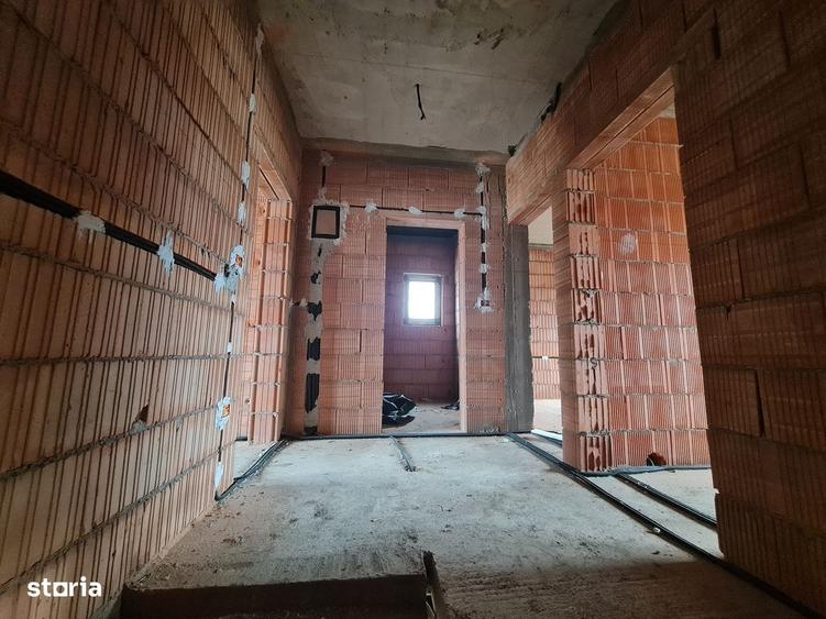 Casă cu 4 camere decomandat în Vladimirescu