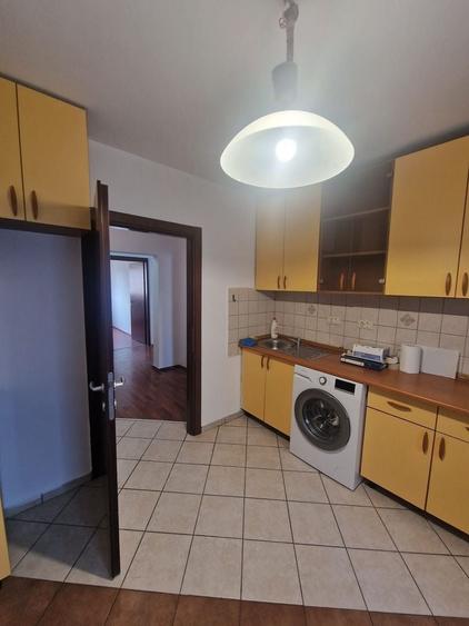 Apartament cu 3 camere decomandat în Nerva Traian