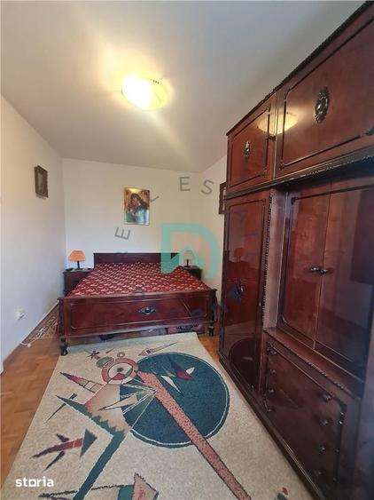 Apartament cu 3 camere semidecomandat în Astra