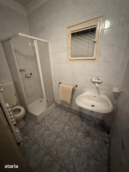 Casă cu 9 camere decomandat cu Teren 101 Mp în Central
