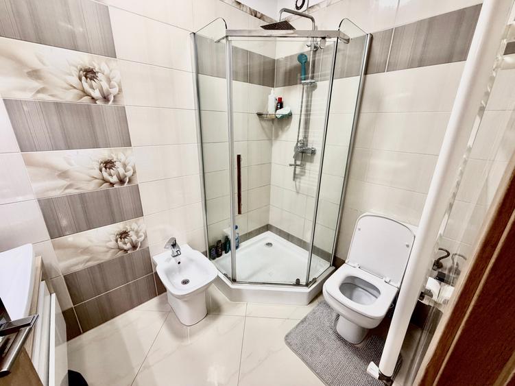 Duplex cu 6 camere cu Canalizare în Sud