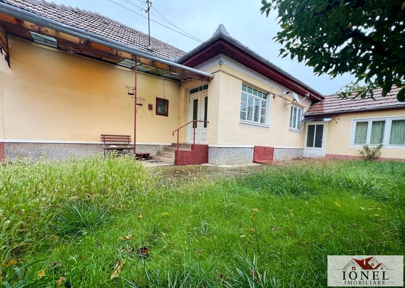 Casă individuală cu 3 camere cu Canalizare în Est