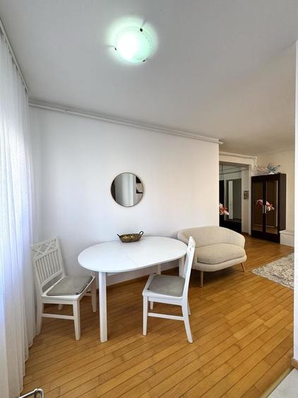 Apartament cu 3 camere semidecomandat în Torontalului