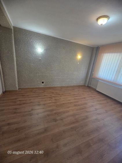 Casă individuală cu 12 camere cu Canalizare în Central