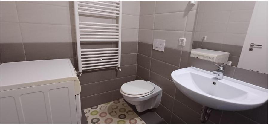 Apartament cu 2 camere decomandat, mobilat în Tractorul