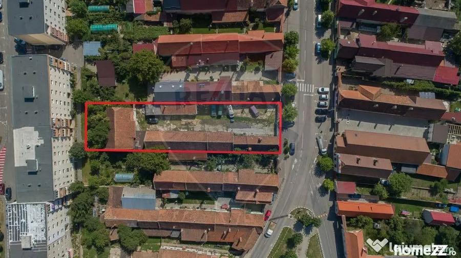 Casă cu 9 camere cu Teren 1236 Mp în Central