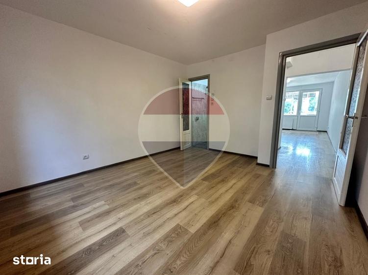 Apartament cu 4 camere în Florilor