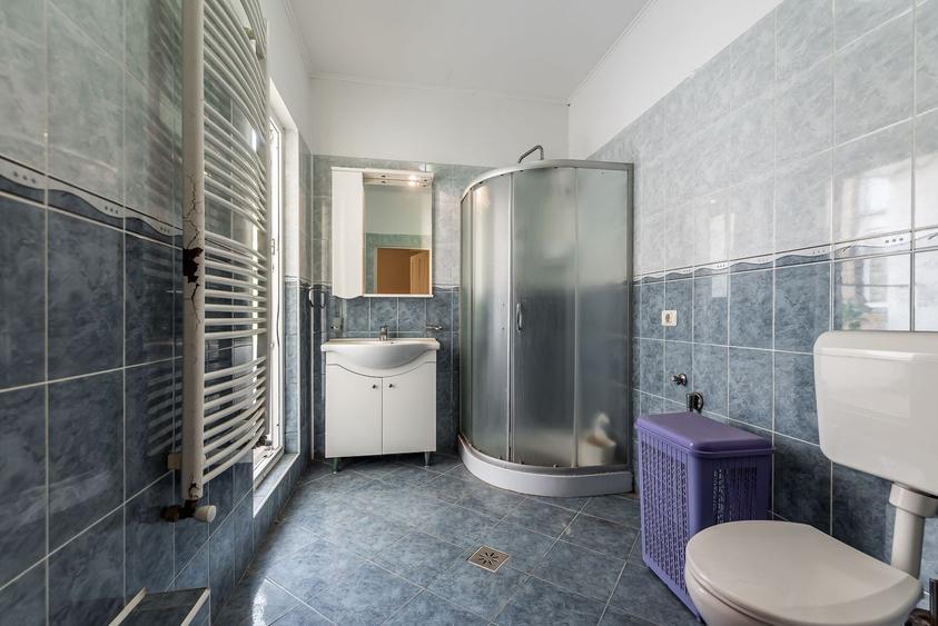Apartament cu 3 camere semidecomandat, mobilat în Ultracentral