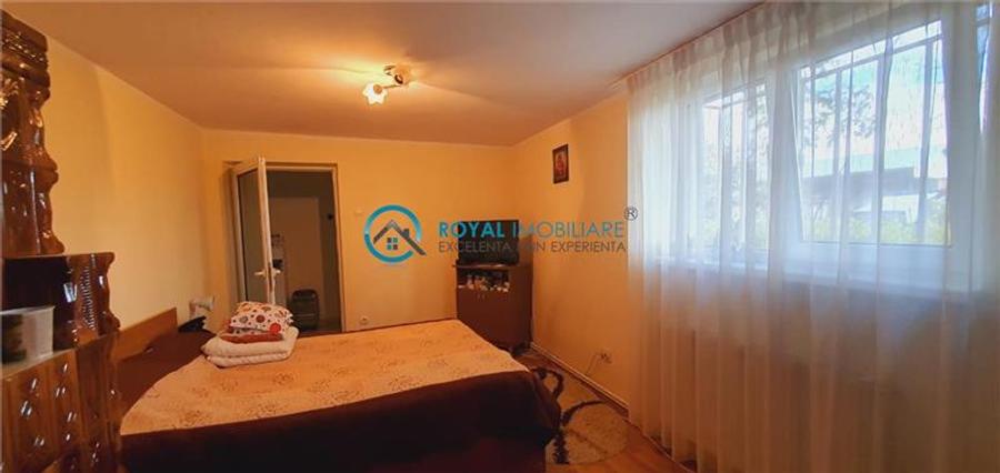 Casă cu 5 camere cu Teren 1800 Mp în Valea Călugărească