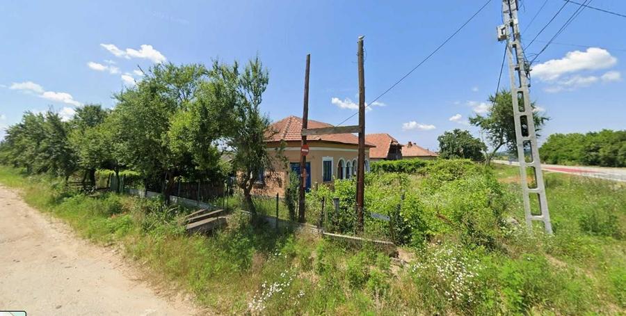 Casă cu 3 camere în Capu Dealului