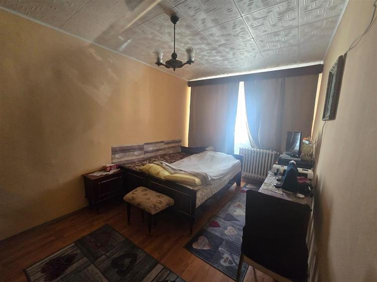 Apartament cu 4 camere semidecomandat, mobilat în Central