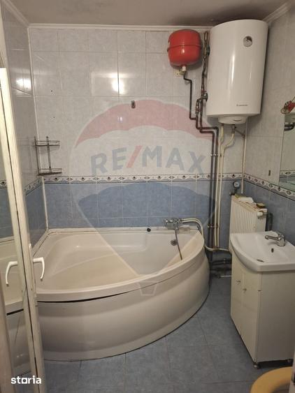 Apartament cu 3 camere, mobilat în Central
