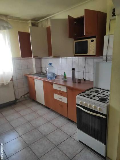 Apartament cu 4 camere semidecomandat în Central