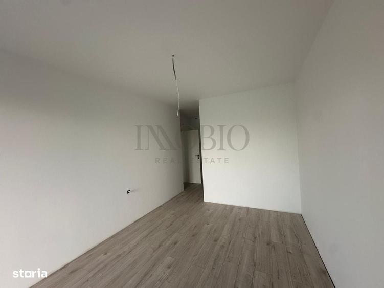 Apartament cu 3 camere semidecomandat în Sisești