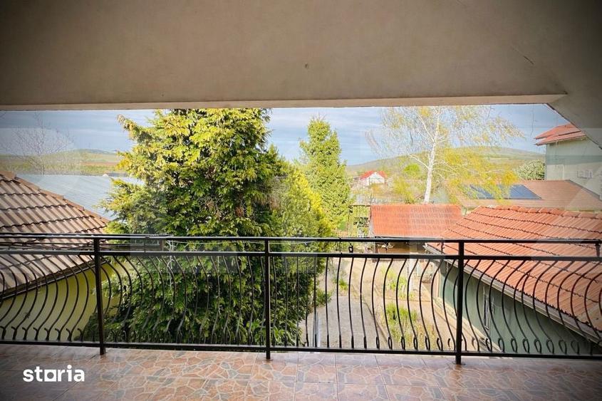 Casă cu 5 camere cu Teren 890 Mp în Ghioroc