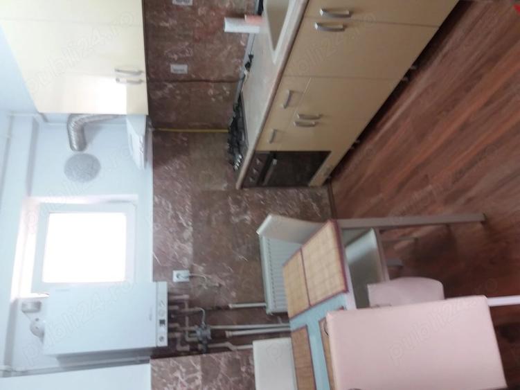Apartament cu 3 camere decomandat în Universitate
