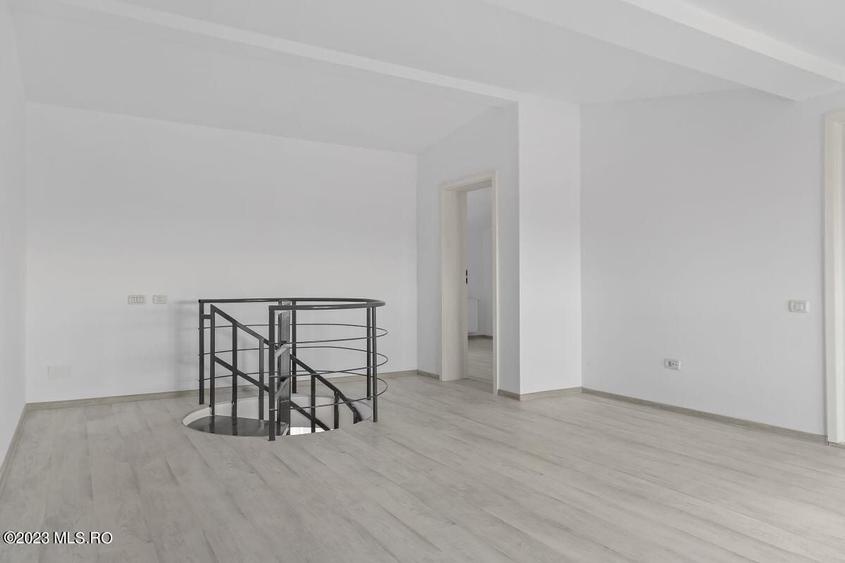 Apartament cu 4 camere semidecomandat în Fundeni