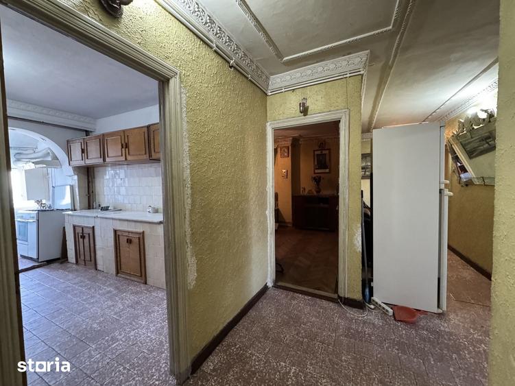 Apartament cu 5 camere decomandat în Nicolae Titulescu