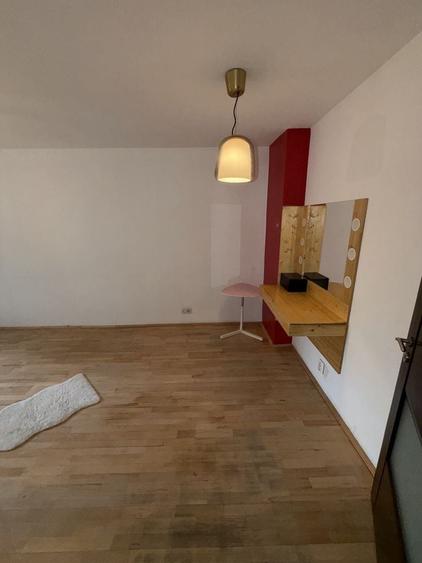 Apartament cu 4 camere decomandat în Crângași