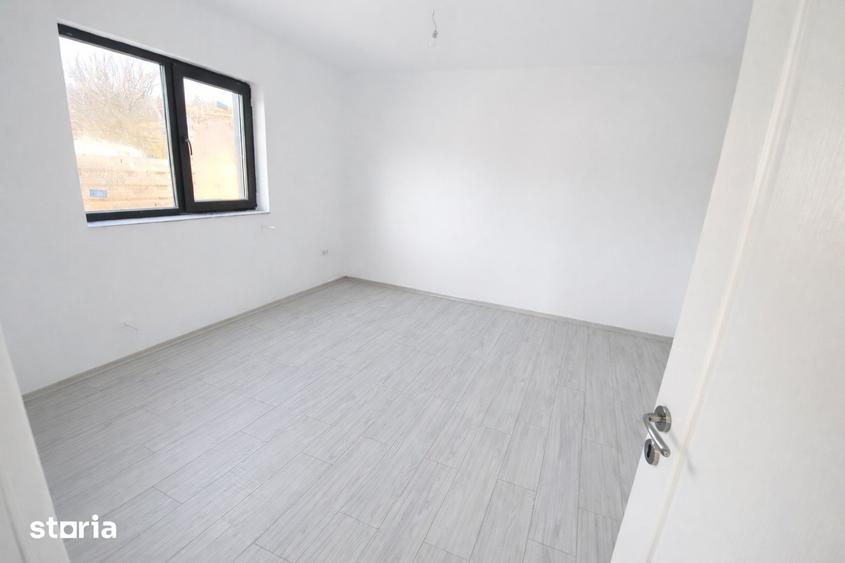 Casă cu 3 camere cu Teren 660 Mp în Podu Roș