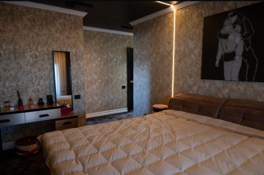 Apartament cu 3 camere semidecomandat, mobilat în Europa