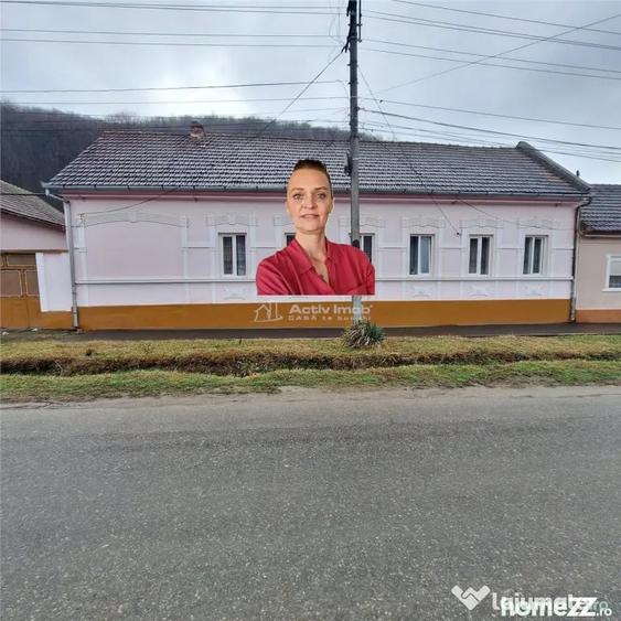 Casă cu 4 camere cu Teren 1000 Mp în Central