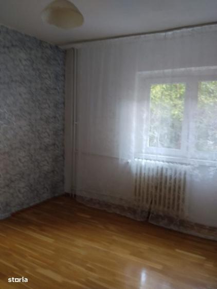 Apartament cu 2 camere decomandat în Sărari