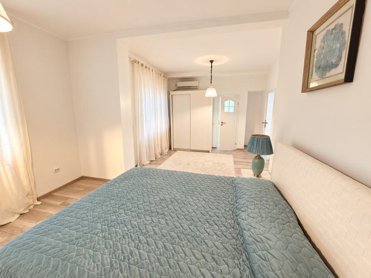 Apartament cu 4 camere semidecomandat în Universitate