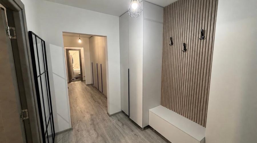 Apartament cu 3 camere decomandat, mobilat în Alexandru cel Bun