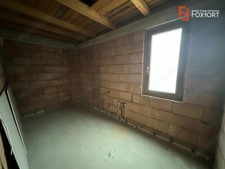 Casă cu 12 camere cu Teren 1560 Mp în Bucovăț (Remetea Mare)