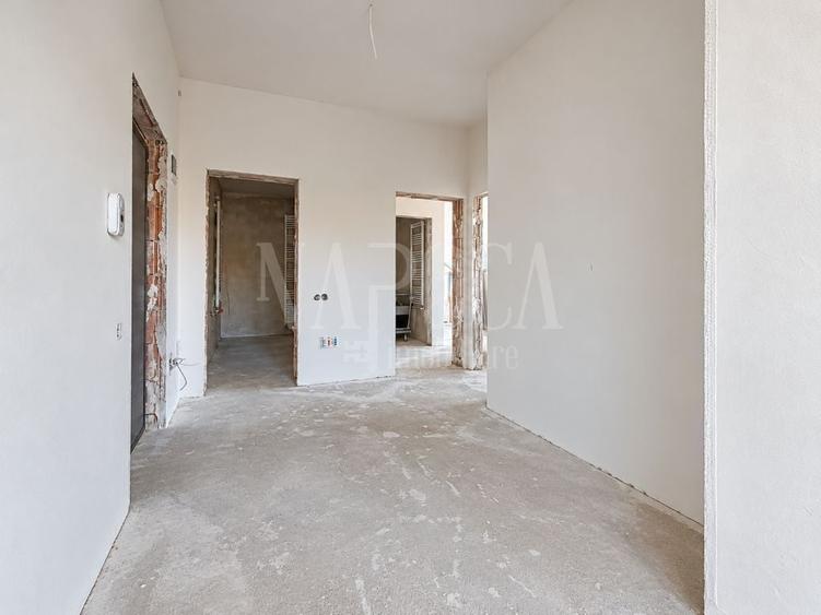 Apartament cu 3 camere semidecomandat în Florești