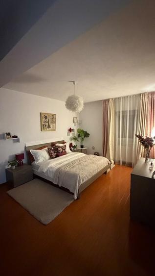 Apartament cu 3 camere semidecomandat în Central