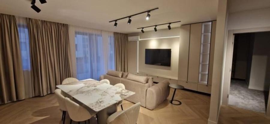 Apartament cu 3 camere semidecomandat, mobilat în Voluntari
