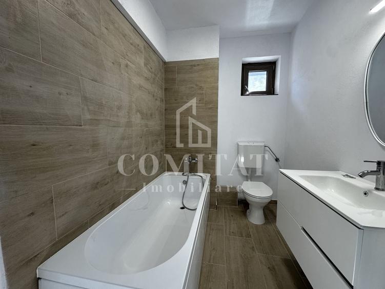 Apartament cu 3 camere semidecomandat în Borhanci