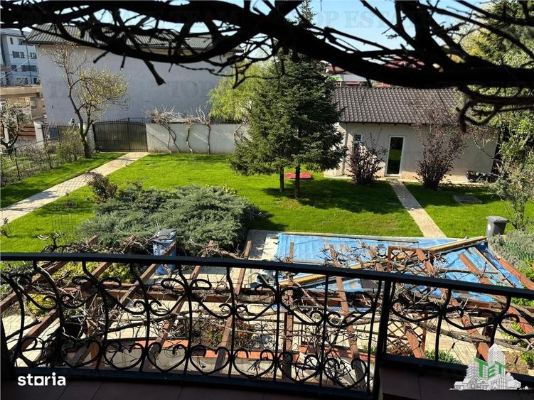 Casă cu 4 camere cu Piscina în Roșu