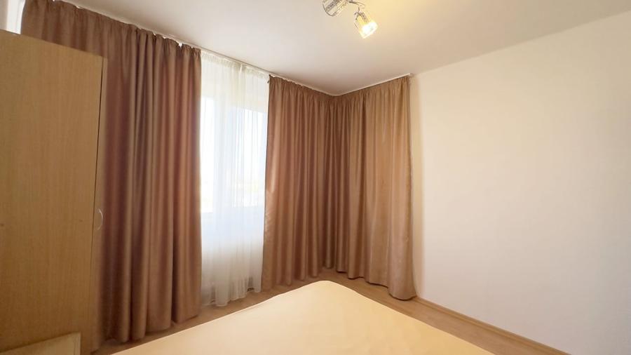 Apartament cu 3 camere semidecomandat în Rahova