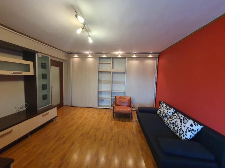 Apartament cu 3 camere decomandat, mobilat în Lujerului