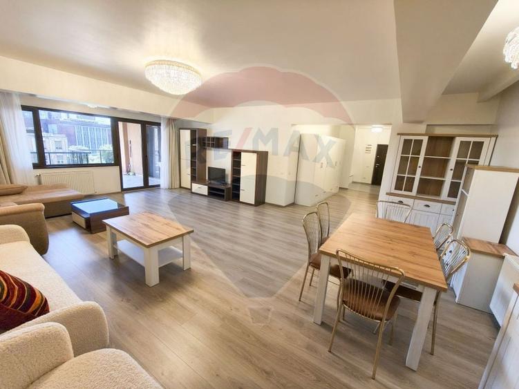 Apartament cu 3 camere semidecomandat, mobilat în Periferie