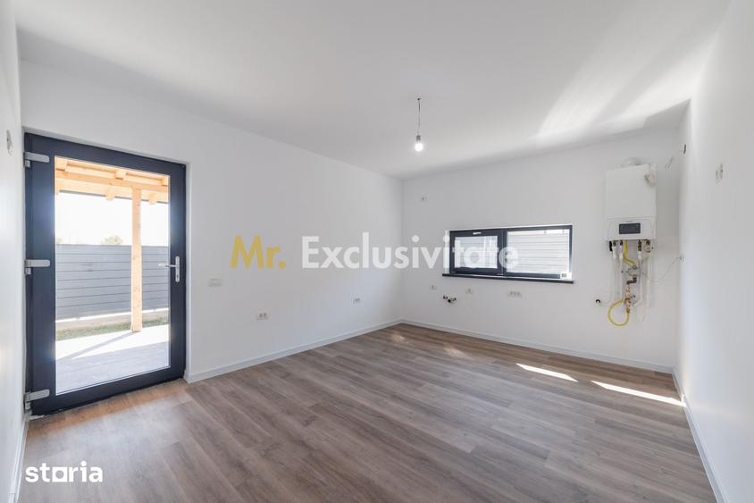 Casă cu 4 camere cu Teren 250 Mp în Bradu