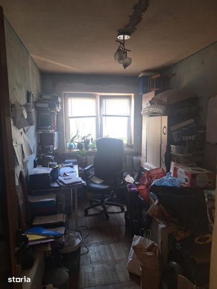 Apartament cu 3 camere semidecomandat în Săsar