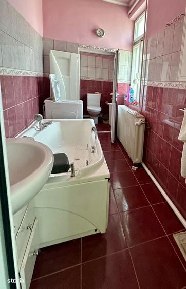 Casă cu 3 camere în Tătărași
