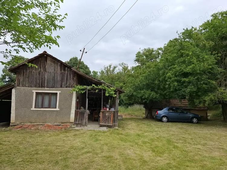 Casă cu 4 camere cu Teren 2000 Mp în Central