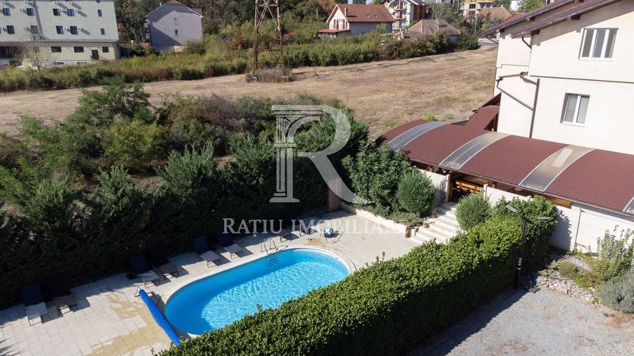 Casă individuală cu 18 camere cu Piscina în Sânmartin